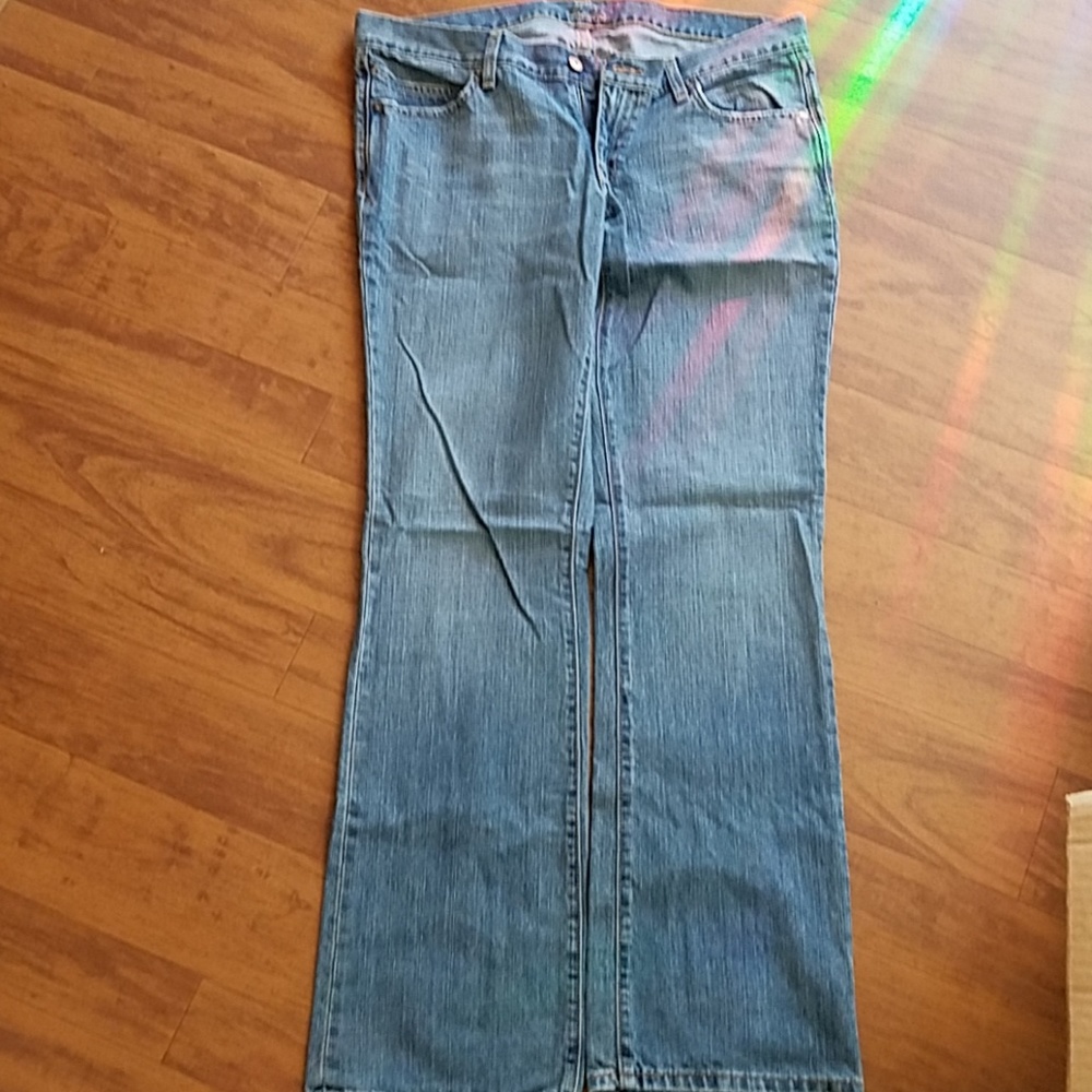 Old navy, diva jeans, size 12, good condition